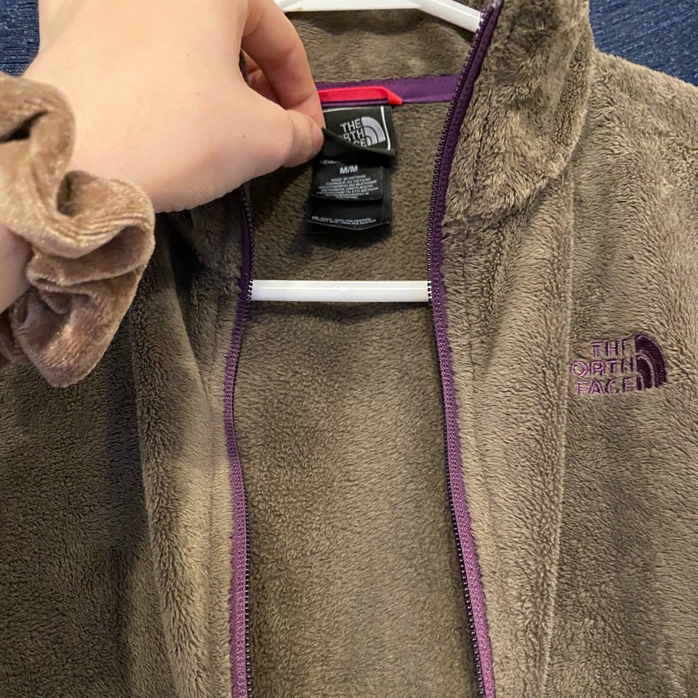 North face size M Mauve/Purple colored